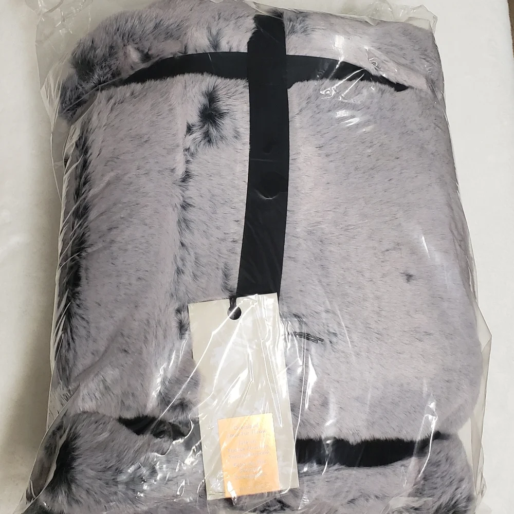 West Elm NWT Faux Fur Oversized Throw - Chinchilla Slate - 60''x80''